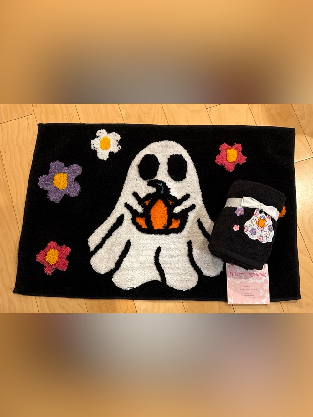 Betsey Johnson Cutesy Ghost Bath Mat Accent Rug + Hand Towels Halloween NEW